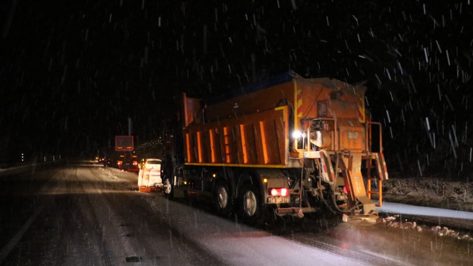 1 Nisan şakası gibi: Erzincan'da kar yağışı